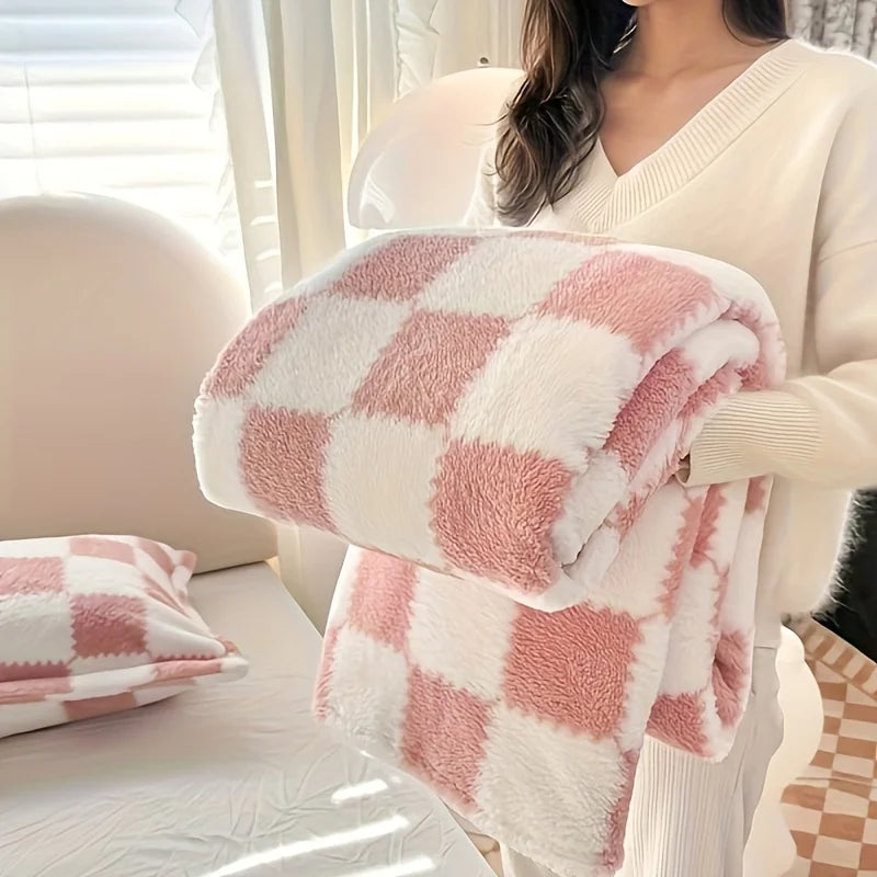 Plaid fluffy blanket