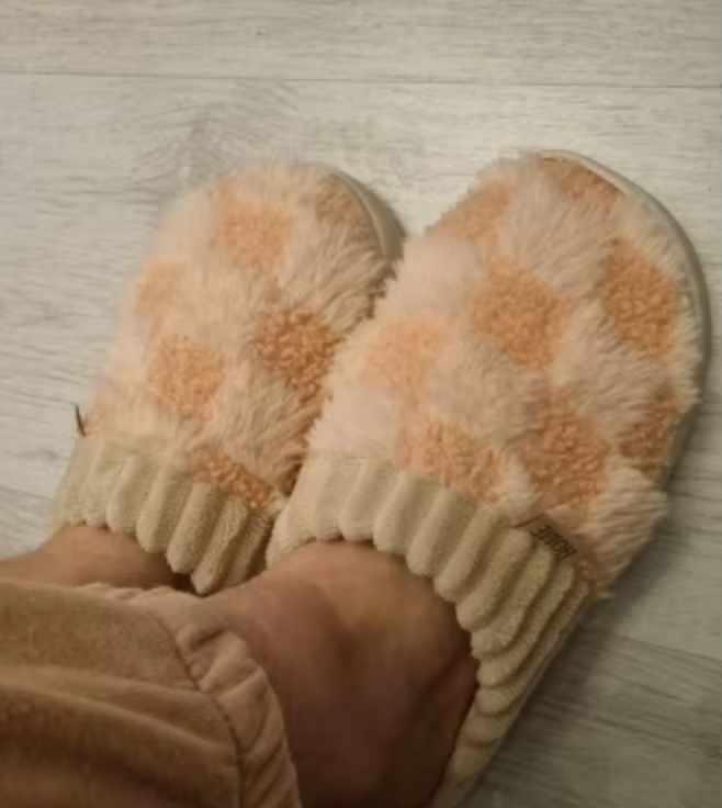 Plaid fluffy platform slippers