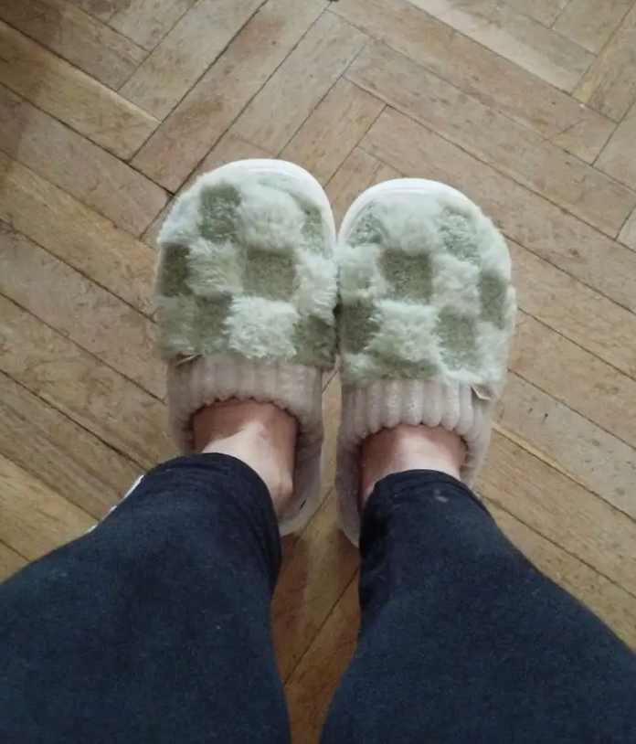 Plaid fluffy platform slippers