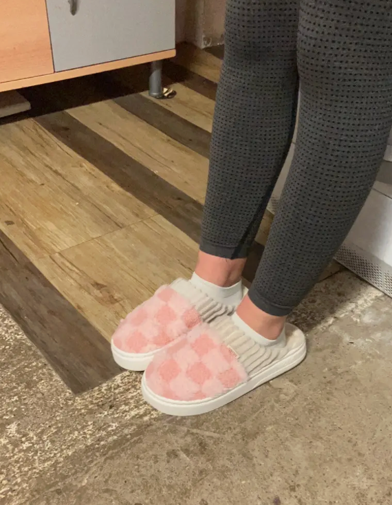 Plaid fluffy platform slippers