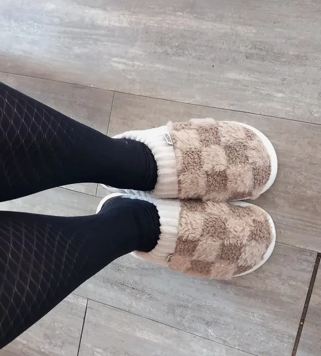 Plaid fluffy platform slippers