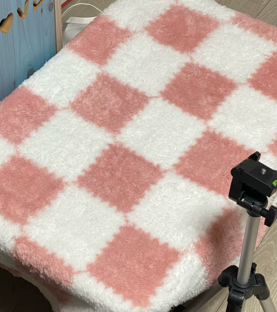 Plaid fluffy blanket