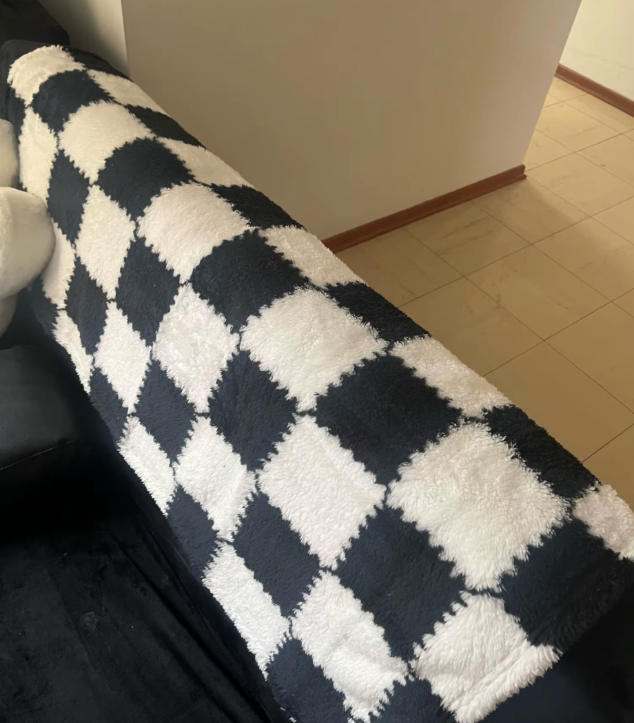 Plaid fluffy blanket